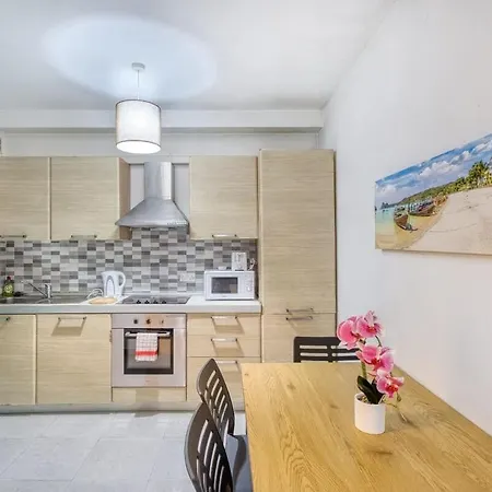 1-bed Near Spinola Bay Apartment San Ġiljan