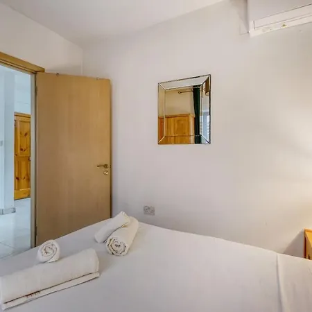 1-bed Near Spinola Bay Apartment