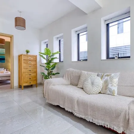 1-bed Near Spinola Bay *