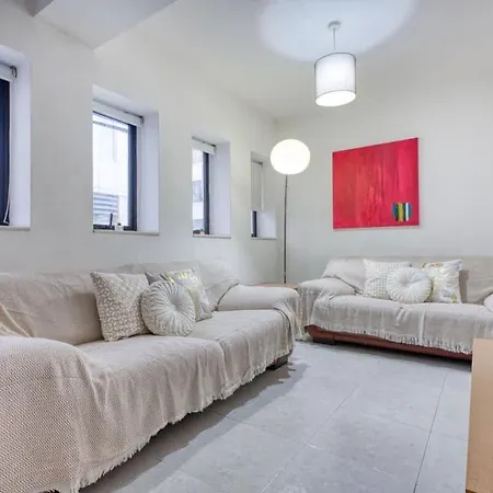 1-bed Near Spinola Bay