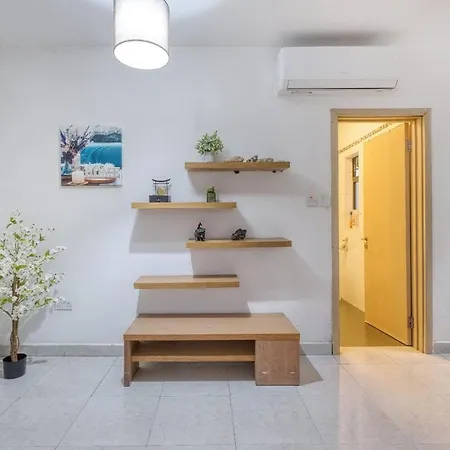 1-bed Near Spinola Bay *