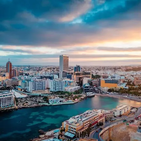 1-bed Near Spinola Bay