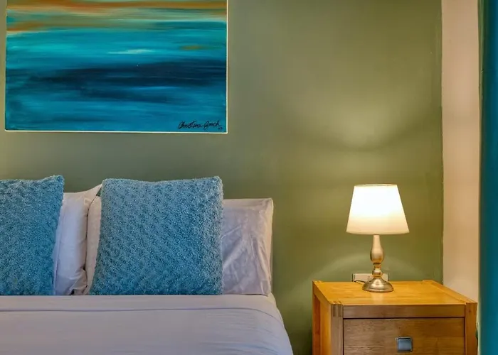 1-bed Near Spinola Bay *