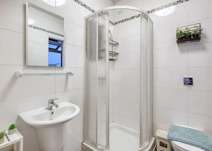 1-bed Near Spinola Bay *