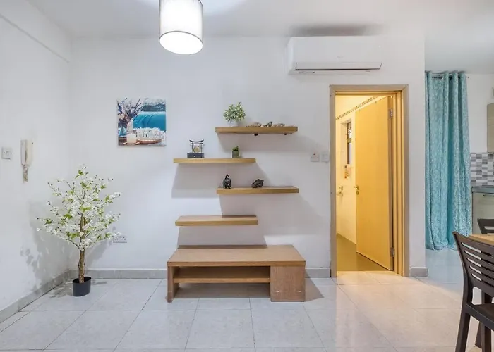 1-bed Near Spinola Bay *