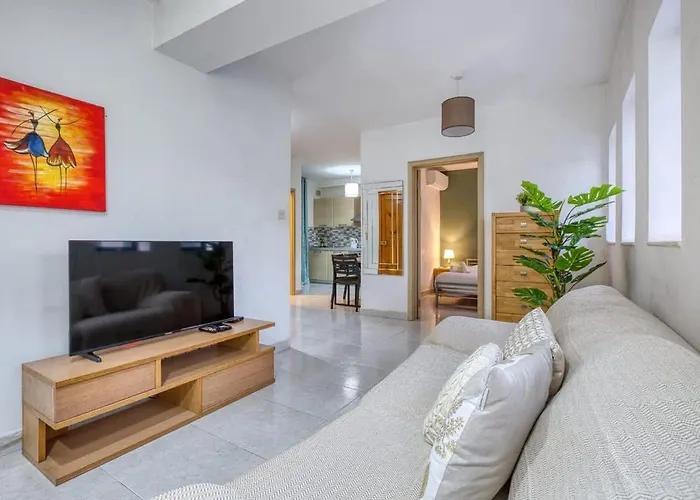 1-bed Near Spinola Bay * Saint Julian's