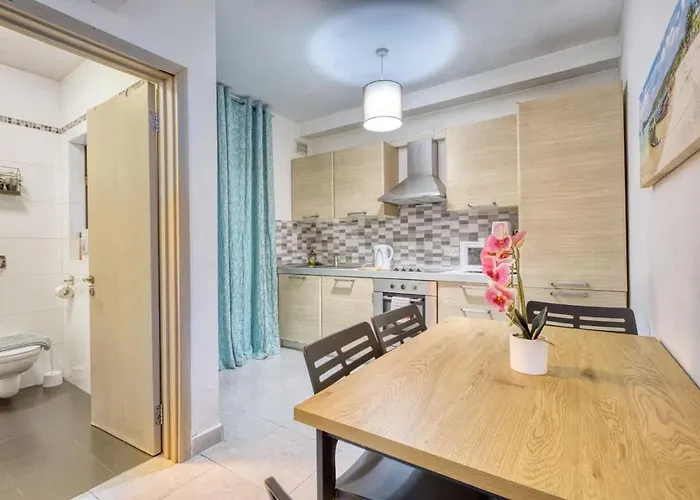 1-bed Near Spinola Bay * St. Julian's