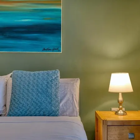 1-bed Near Spinola Bay *